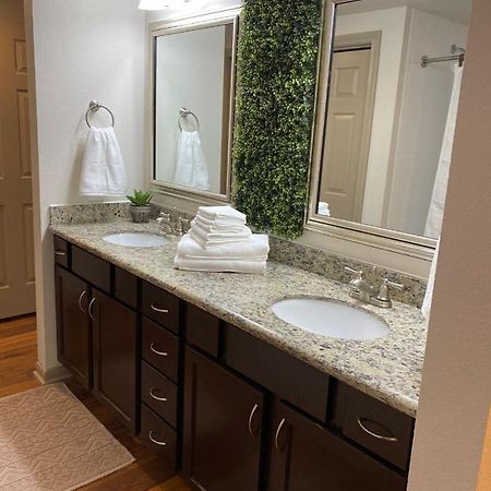Bright & Modern Galleria Suite! 5 Star Location, Self Check In & Free Parking Houston Exterior foto